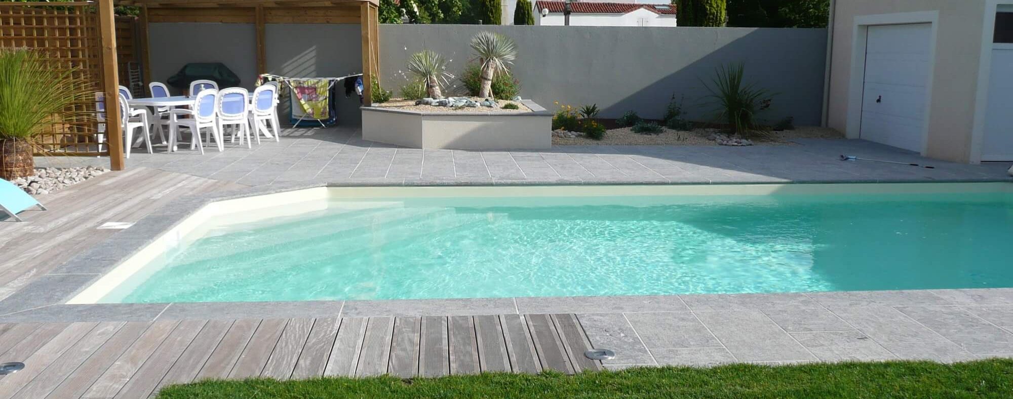 Création d'une jardinière et installation d'une pergola bois