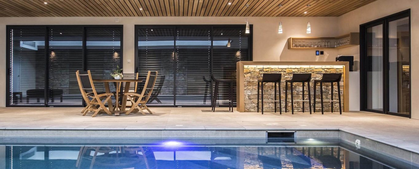 Espace cocooning au bord de la piscine